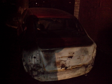 В Кременчуге на Молодёжном опять подожгли два автомобиля