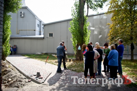 В Кременчуге жители протестуют против расширения катка “Айсберг”
