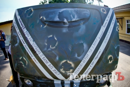 Волонтери передали куплену та відремонтовану машину на передову