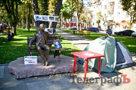 У Кременчуці проходить безстрокова акція на захист пам'ятника Бабаєву