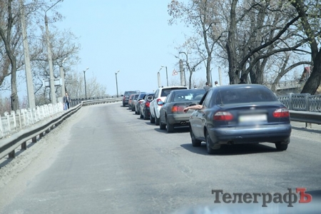На Крюковском мосту большая пробка - читатель Телеграфа