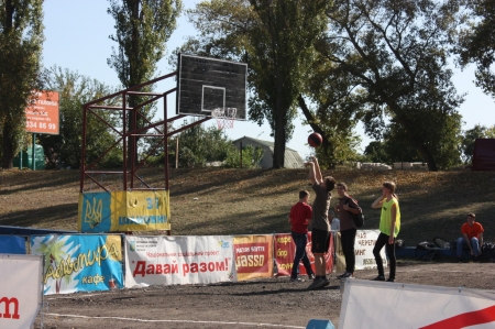 У Крюкові з'явився стрітбольний майданчик У Крюкові з'явився стрітбольний майданчик