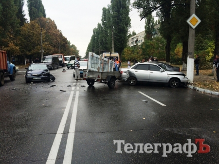 В районе "Авроры" - пробка из-за ДТП В районе "Авроры" - пробка из-за ДТП