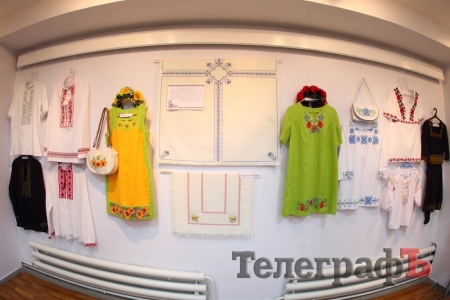 Выставка вышитых икон, картин и сорочек проходит в Кременчуге Выставка вышитых икон, картин и сорочек проходит в Кременчуге