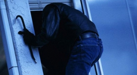 В Кременчуге обокрали квартиру: вынесли шубу, деньги, золото