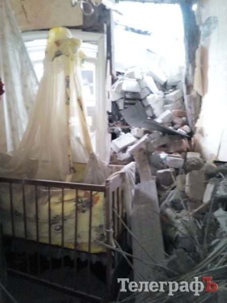 В Кременчуге грузовик врезался в два жилых дома