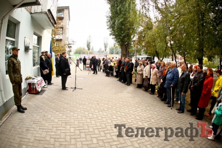 Кременчугскому бойцу Андрею Покладову на родном доме установили мемориальную доску