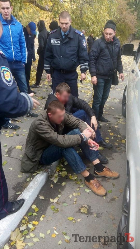 В Кременчуге у избирательного участка зафиксирован мордобой и прокалывание автошин