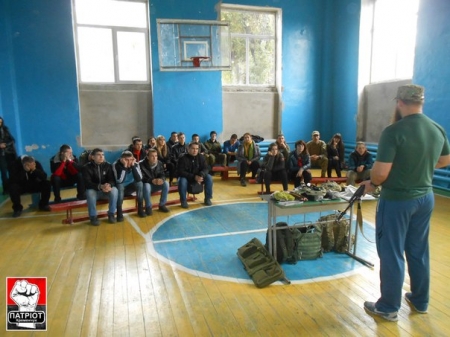 "Хочеш миру - готуйся до війни": у Кременчуці продовжуються військові курси