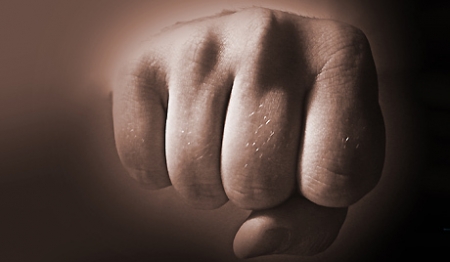 Комсомольчанина нашли в поле голым со связанными руками и проломленным черепом