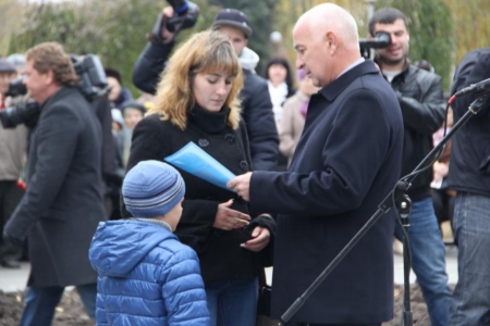 В Кременчуге семьям двух погибших Героев вручили ордера на квартиры