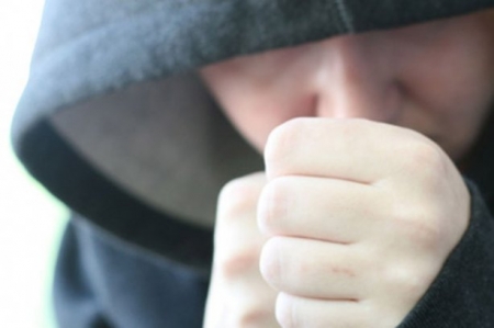 Недетские разборки: в Кременчуге восьмеро гопников избили двух подростков