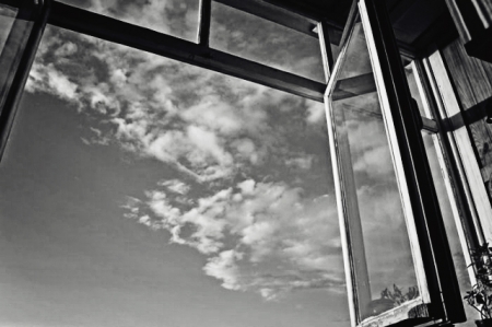 В Кременчуге с 9-го этажа выбросился 27-летний парень