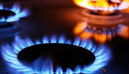 Суд признал незаконным повышение тарифов на газ и электроэнергию для населения