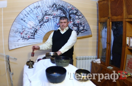 Массаж поющими чашами, травяные сигары и иглоукалывание