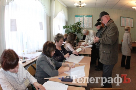 По всей Украине фиксируется рекордно низкая явка избирателей на выборах 15 ноября