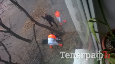 На Молодіжному з даху впав чоловік