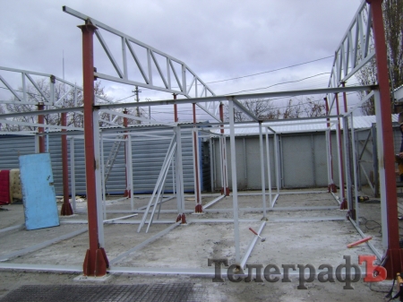 Дети пришли на экскурсию в собачий приют в Кременчуге