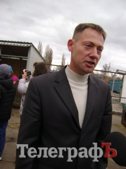 Дети пришли на экскурсию в собачий приют в Кременчуге