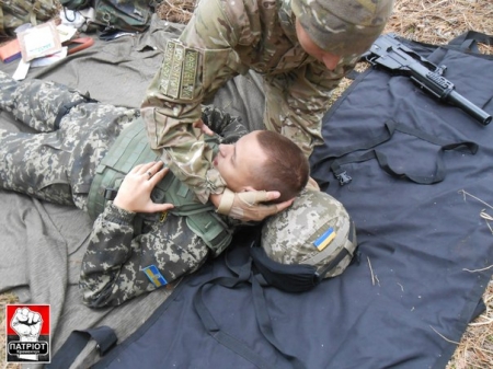 Молоді кременчужани навчалися евакуації поранених та тактиці бою