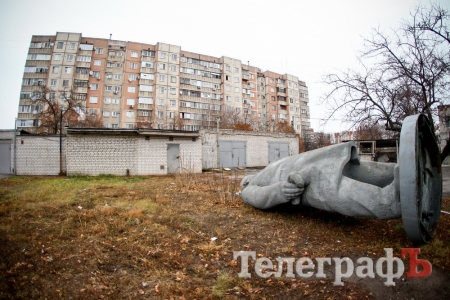 В Кременчуге пытались куда-то увезти Ленина