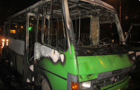 У Полтаві жінка кинула "коктейль Молотова" у автобус з людьми