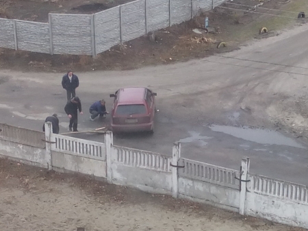 В Кременчуге автомобиль "влетел" в люк