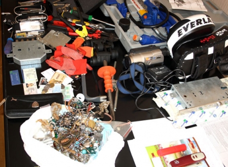 Кременчугская полиция выставила на обозрение краденые вещи - узнайте своё и забирайте