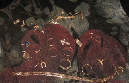 Кременчугская полиция выставила на обозрение краденые вещи - узнайте своё и забирайте