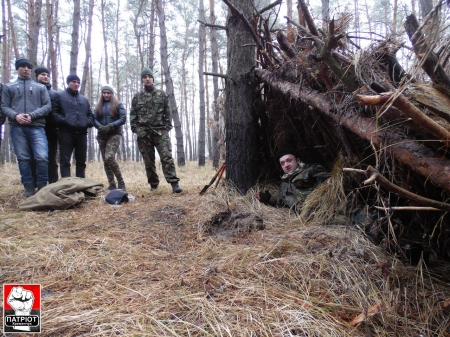 Під Кременчуком молодь вчилася виживати у лісі