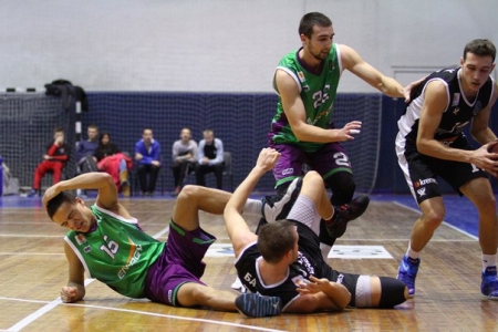 Баскетбольний клуб "Кремінь" переміг "Хортицю" в останній чверті