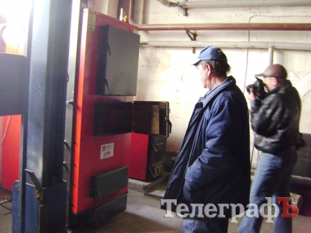 Сотрудники комбината ритуальных услуг в Кременчуге защищают своего директора от увольнения