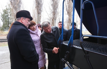 Кременчугские вагоностроители готовы к серийному выпуску нового вагона-зерновоза