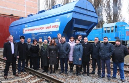 Кременчугские вагоностроители готовы к серийному выпуску нового вагона-зерновоза