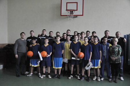 Баскетболісти "Кременя" відвідали вихованців інтернату