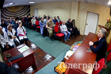 В кременчугском военном госпитале бойцов поздравили с Новым годом