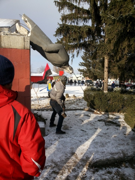 Під Кременчуком звалили Леніна (доповнено)