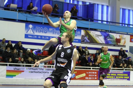 “Кремінь” поступається “Хортиці” у першому кубковому матчі “Кремінь” поступається “Хортиці” у першому кубковому матчі