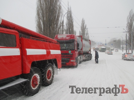 За сутки кременчугские спасатели отбуксировали 5 автомобилей и 4 "скорые"