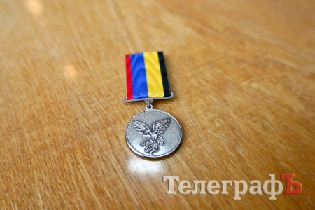 Кременчугским бойцам вручили нагрудные знаки участников АТО