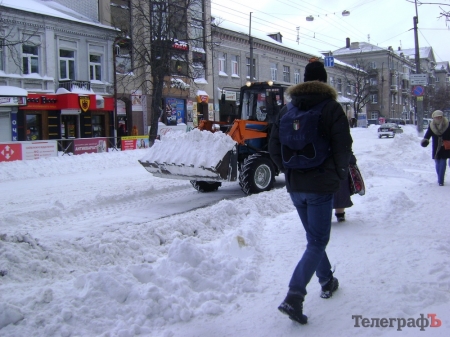 Где сегодня комунальники Кременчуга посыпают дороги и убирают снег