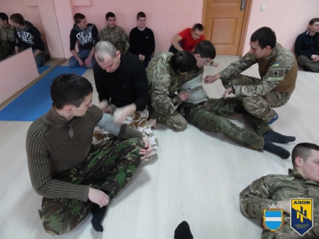 Йшов, впав, розтягнення. Як правильно накласти пов'язку