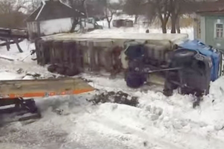 На Полтавщине в частный двор "прилетела" фура с рыбой На Полтавщине в частный двор "прилетела" фура с рыбой