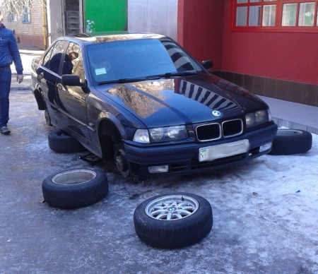 На Молодёжном опять режут колёса автомобилей