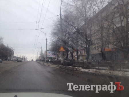 Коммунальники убрали ДТПшный сугроб на водоканале