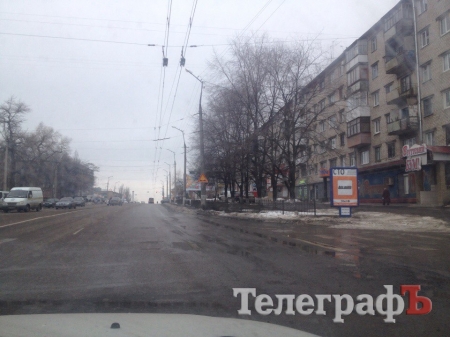 Коммунальники убрали ДТПшный сугроб на водоканале