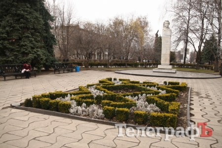 Живые мертвецы! Нарциссы-зомби появились на улицах Кременчуга