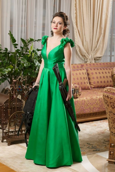 «Если бы не война»: украинские женщины-военнослужащие надели вечерние платья