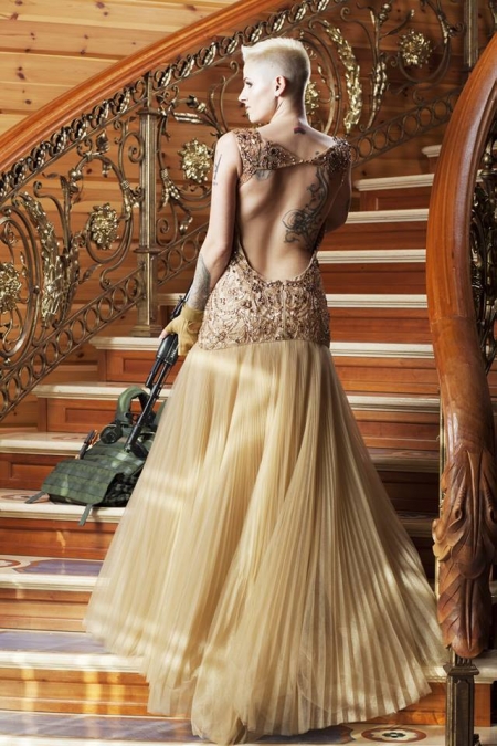 «Если бы не война»: украинские женщины-военнослужащие надели вечерние платья