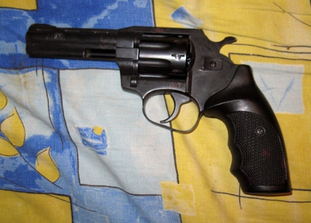 У Кременчуці чоловік вдарив жінку сокирою, а сам застрелився